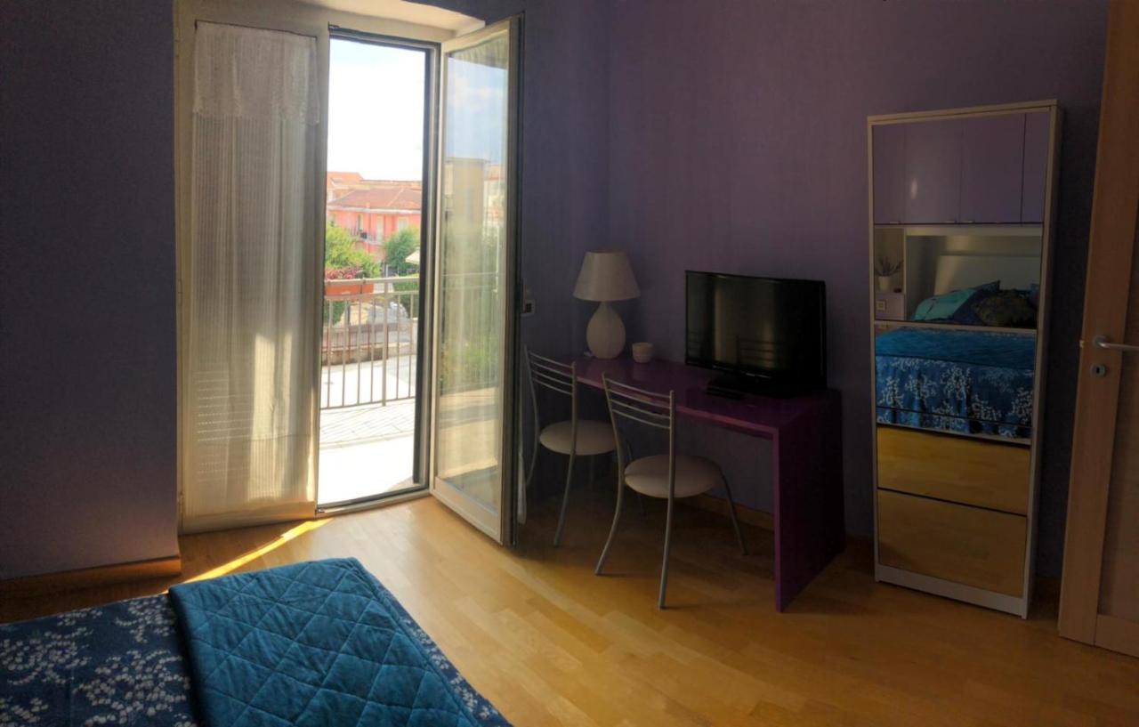 Il Giardino Della Reggia Bed & Breakfast กาแซร์ตา ภายนอก รูปภาพ